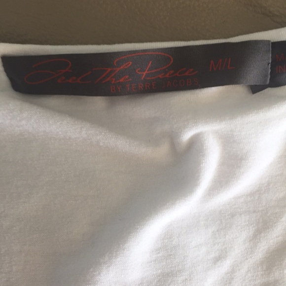 New feel the piece open back tank M/L - Picture 3 of 3